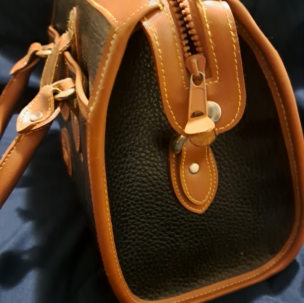 2 Vintage Dooney & Bourke Purses - Picture 16 of 16